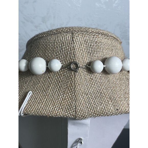White Beaded Necklace With Alternating Graduated Beads & Screw Clasp - Picture 3 of 3